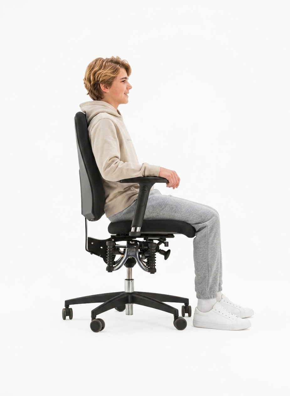 Correct sitting posture for a teenager on the BIOSWING 260 iQ chair. Correct sitting posture for a teenager on the BIOSWING 260 iQ chair.